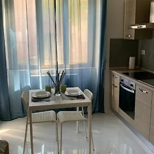 Maison Sion , Milano Italia