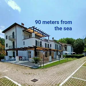 Residenza Casa Bianca , Marina di Massa Italia